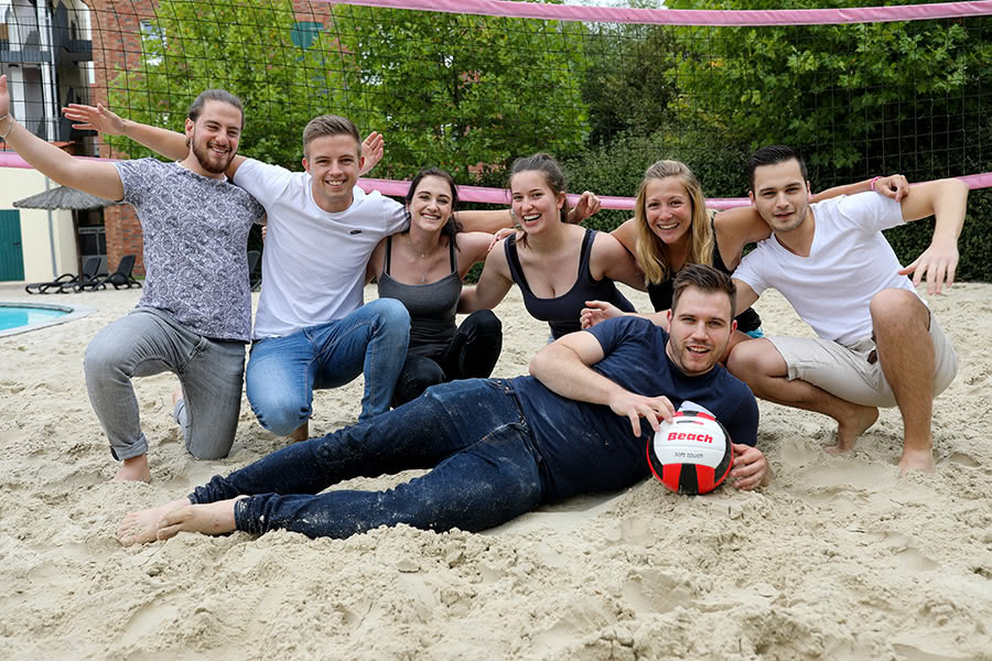 Beachvolleyball mit Freunden im Beverland