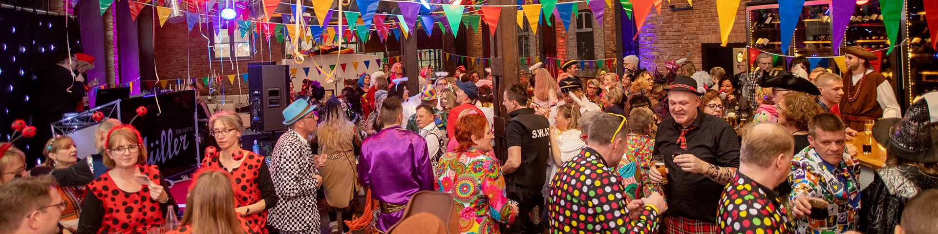 Partystimmung im Kaseinwerk auf der Altweiberparty im Beverland