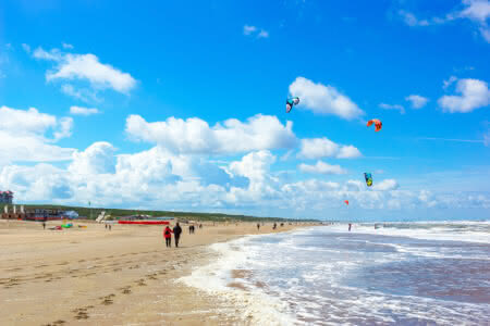 Strand in Egmond aan Zee bei Sonnenschein