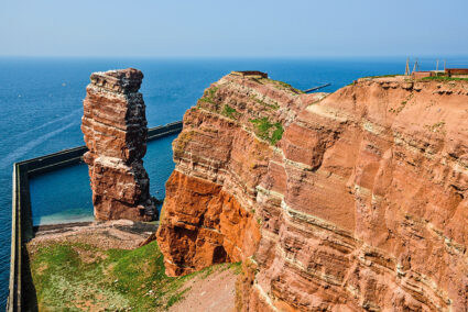 Felswaände an der Küste von Helgoland