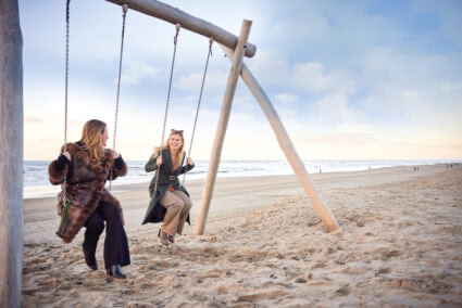 schaukeln am Strand in Noordwijk