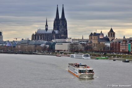 Aussicht auf den Kölner Dom und die Vista Rio auf dem Rhein