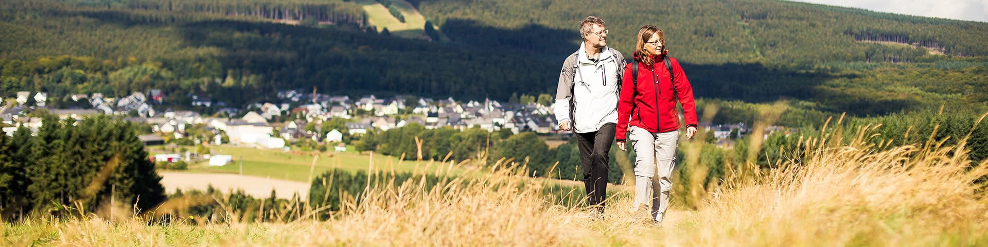 Pärchen geht wandern in Stromberg