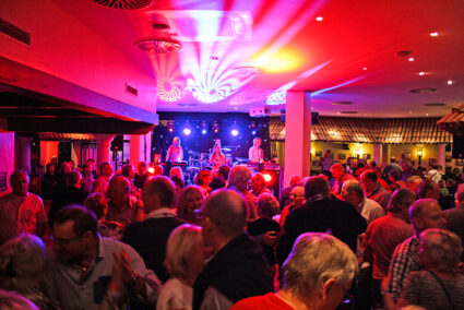 Party mit Live-Musik in der Trattoria im Sauerland Stern Hotel in Willingen